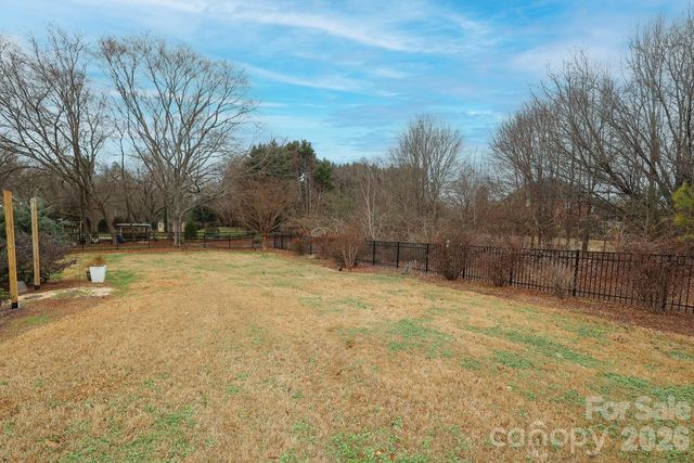 6128 Greystone Drive, Matthews, NC 28104