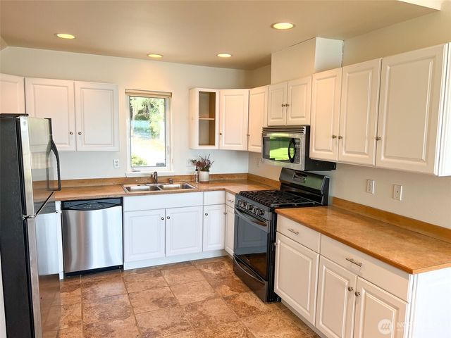 15 White Rock Lane, Port Ludlow, WA 98365