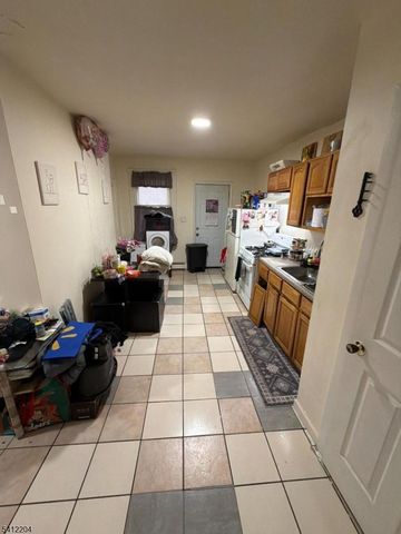 33 N 7Th St, Paterson City, NJ 07522