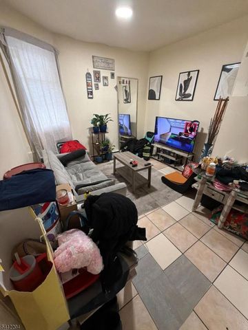 33 N 7Th St, Paterson City, NJ 07522