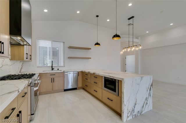 483 Indigo Springs Street, Henderson, NV 89014