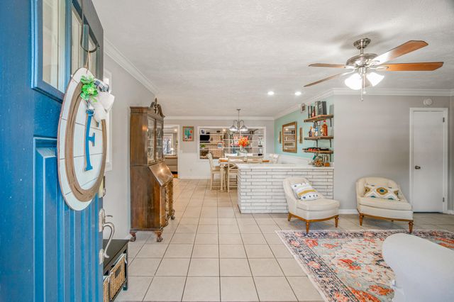 9 SE Waynel Circle, Fort Walton Beach, FL 32548