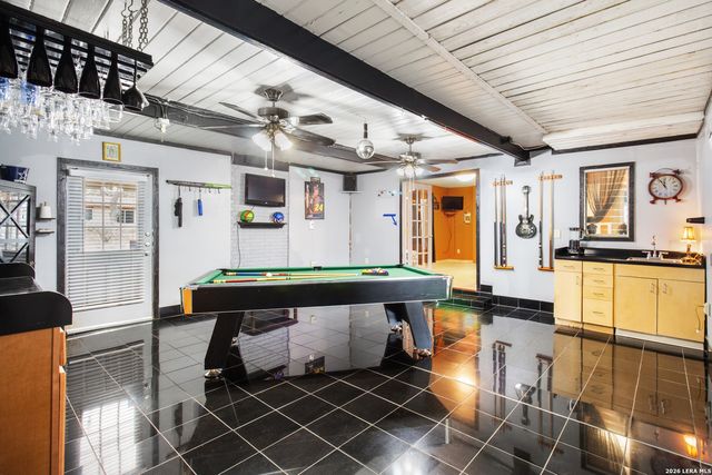 214 Schmeltzer Ln, San Antonio, TX 78213