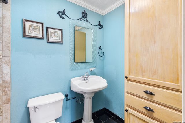 214 Schmeltzer Ln, San Antonio, TX 78213