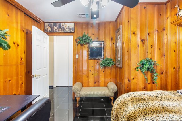 214 Schmeltzer Ln, San Antonio, TX 78213