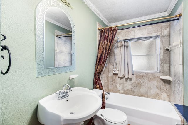 214 Schmeltzer Ln, San Antonio, TX 78213