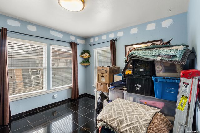 214 Schmeltzer Ln, San Antonio, TX 78213