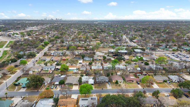 214 Schmeltzer Ln, San Antonio, TX 78213