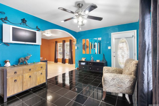 214 Schmeltzer Ln, San Antonio, TX 78213