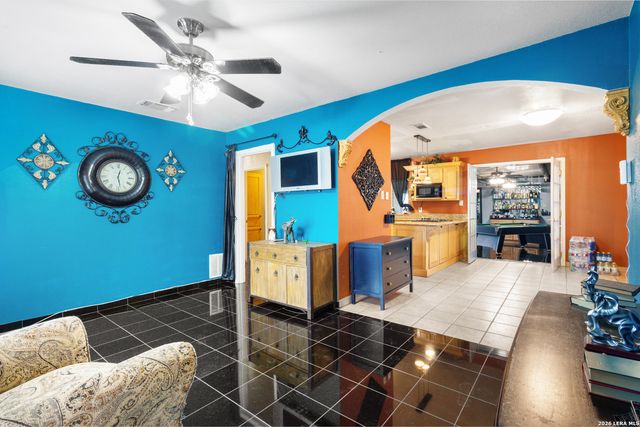 214 Schmeltzer Ln, San Antonio, TX 78213