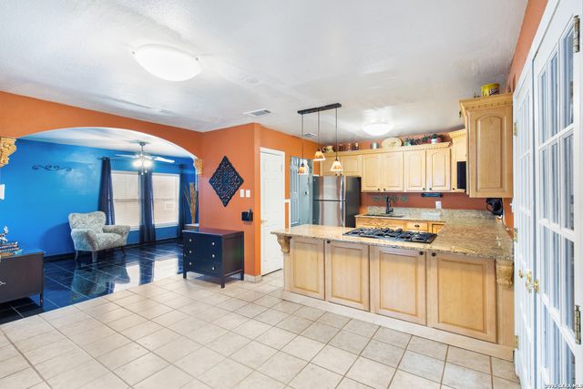 214 Schmeltzer Ln, San Antonio, TX 78213