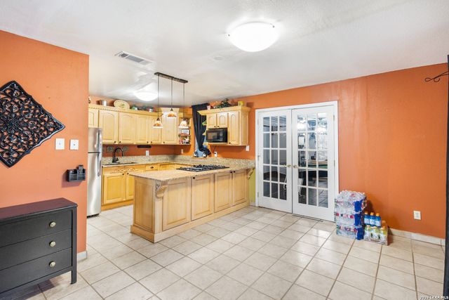 214 Schmeltzer Ln, San Antonio, TX 78213