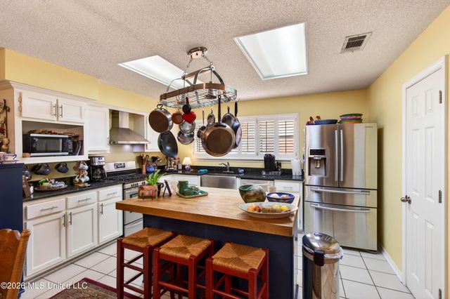 89364 E Diamondhead Drive, Diamondhead, MS 39525