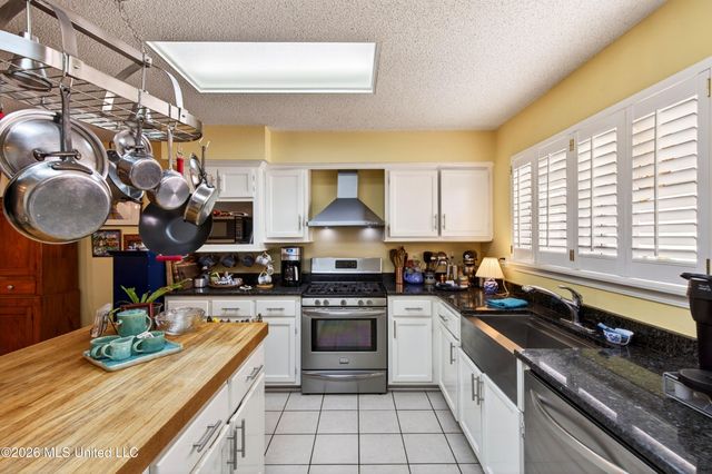 89364 E Diamondhead Drive, Diamondhead, MS 39525