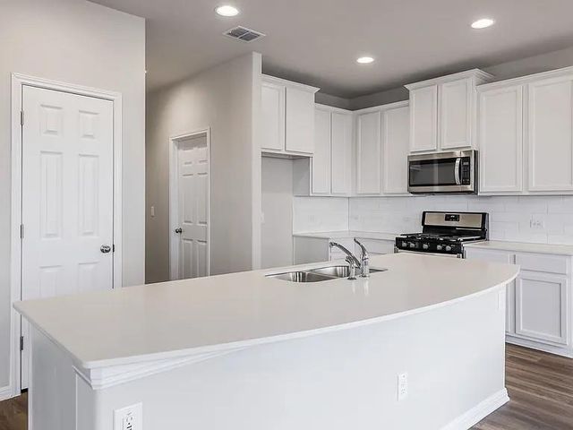 10702 Sentinel DR, Austin, TX 78747