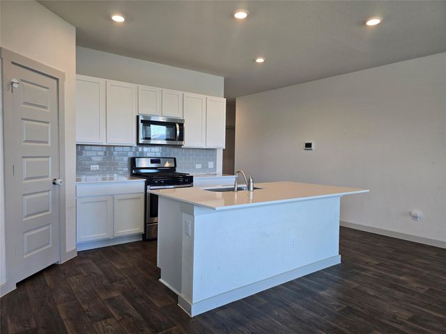 200 Lavaca River LN, Hutto, TX 78634