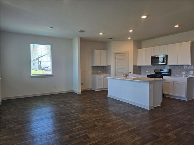 200 Lavaca River LN, Hutto, TX 78634