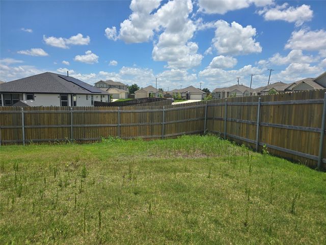 200 Lavaca River LN, Hutto, TX 78634