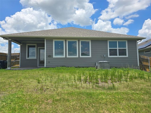 200 Lavaca River LN, Hutto, TX 78634