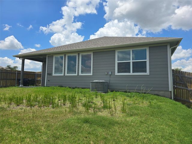 200 Lavaca River LN, Hutto, TX 78634