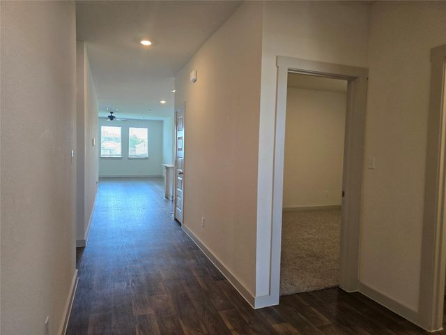 200 Lavaca River LN, Hutto, TX 78634