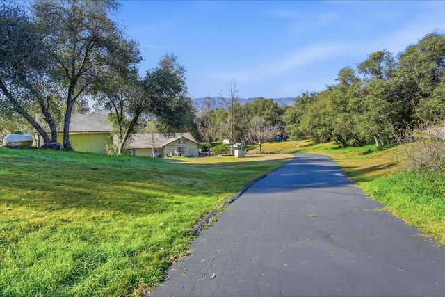 42406 Windy Gap Drive, Ahwahnee, CA 93601
