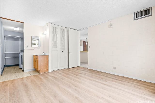 1415 Punahou Street 406, Honolulu, HI 96822