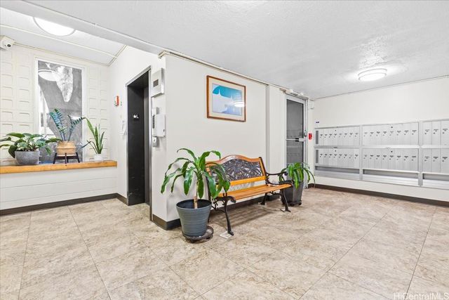 1415 Punahou Street 406, Honolulu, HI 96822