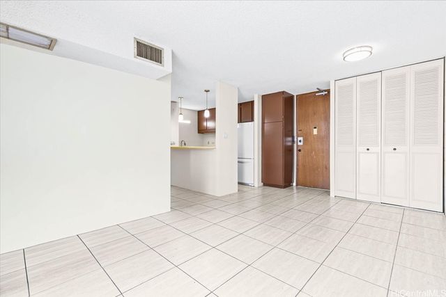 1415 Punahou Street 406, Honolulu, HI 96822
