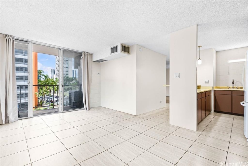 1415 Punahou Street 406, Honolulu, HI 96822
