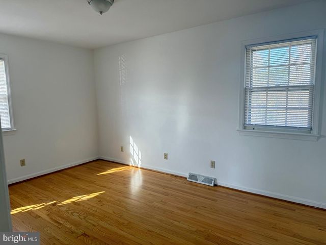 1010 BERNSTEIN RD, Fredericksburg, VA 22407