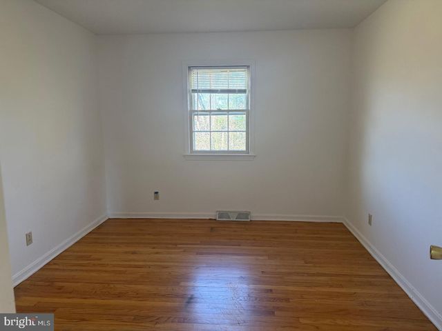 1010 BERNSTEIN RD, Fredericksburg, VA 22407
