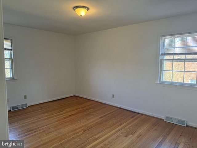 1010 BERNSTEIN RD, Fredericksburg, VA 22407
