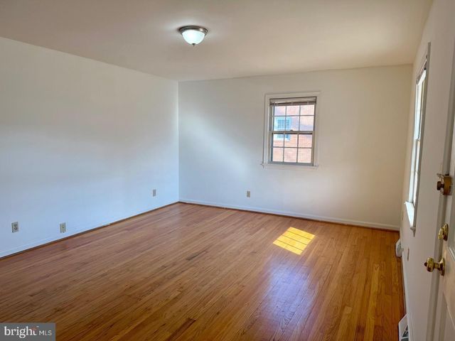 1010 BERNSTEIN RD, Fredericksburg, VA 22407