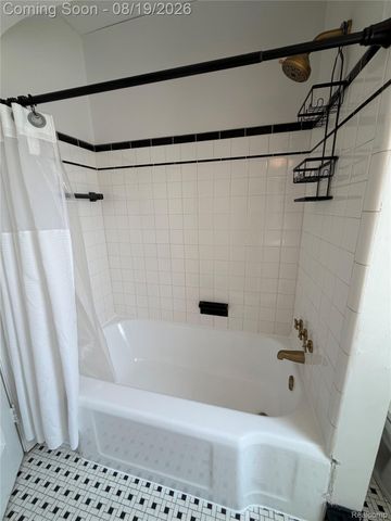 1221 West Boulevard, Berkley, MI 48072