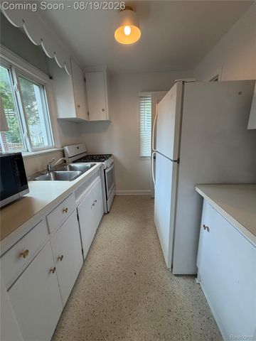 1221 West Boulevard, Berkley, MI 48072