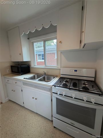 1221 West Boulevard, Berkley, MI 48072