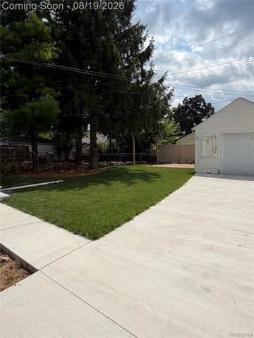 1221 West Boulevard, Berkley, MI 48072