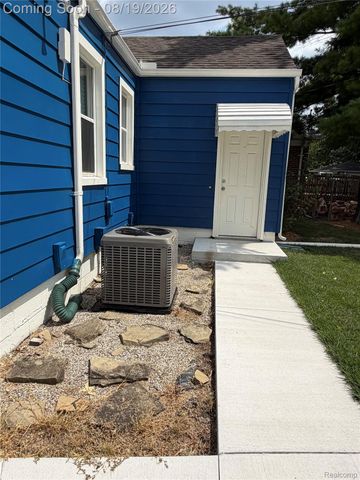 1221 West Boulevard, Berkley, MI 48072