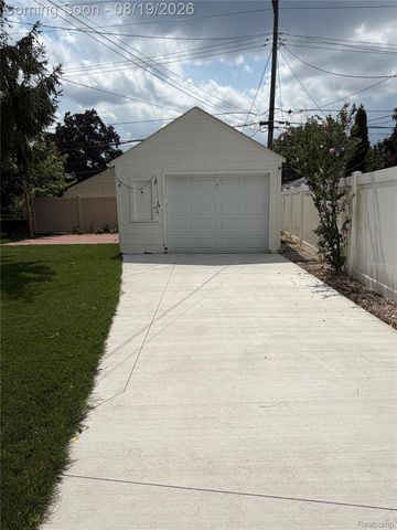 1221 West Boulevard, Berkley, MI 48072