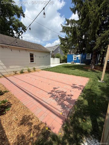 1221 West Boulevard, Berkley, MI 48072