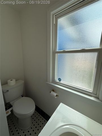 1221 West Boulevard, Berkley, MI 48072