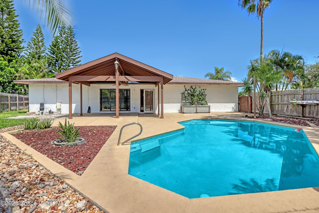 210 Applewood Circle, Melbourne, FL 32940