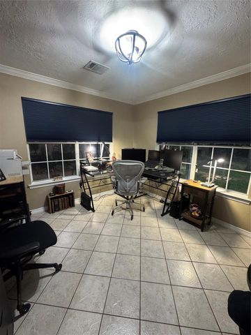 8702 Seber Drive, Tomball, TX 77375
