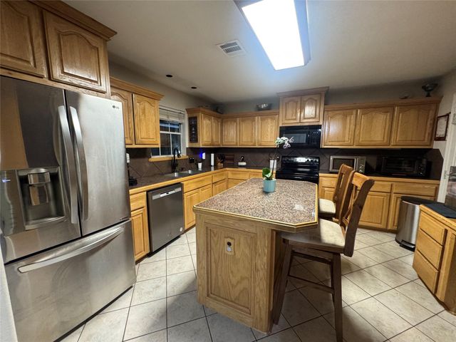 8702 Seber Drive, Tomball, TX 77375