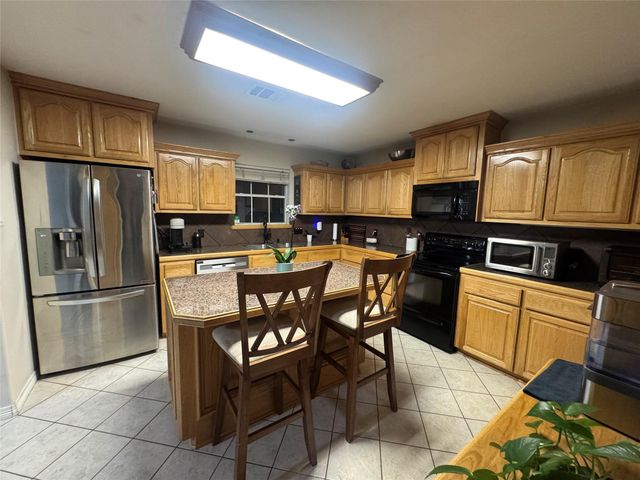 8702 Seber Drive, Tomball, TX 77375