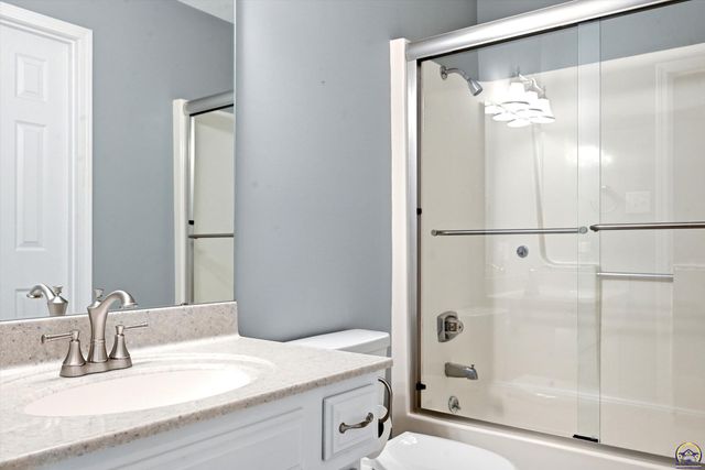 5500 SW Stonegate CT, Topeka, KS 66606