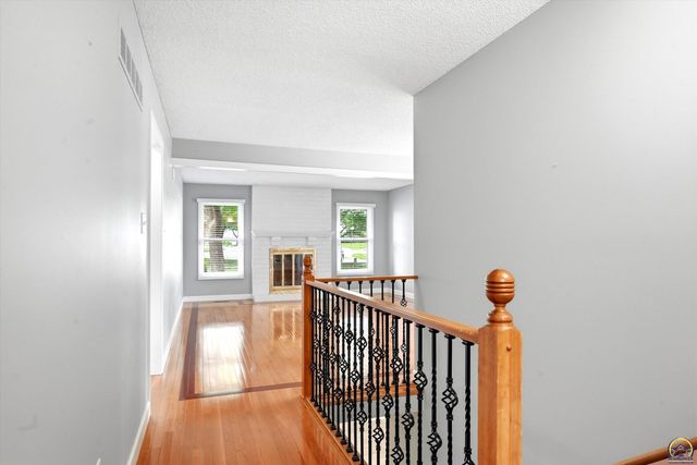 5500 SW Stonegate CT, Topeka, KS 66606