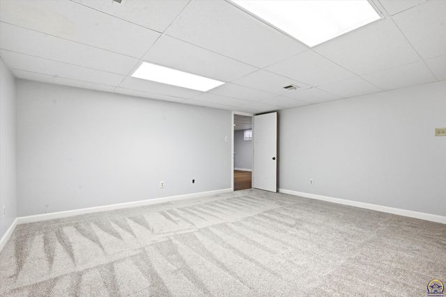 5500 SW Stonegate CT, Topeka, KS 66606