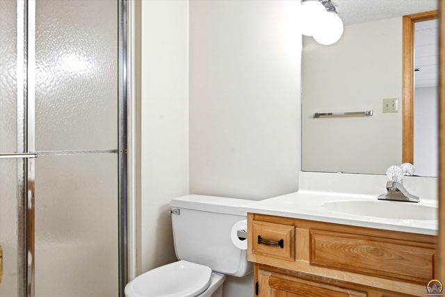 5500 SW Stonegate CT, Topeka, KS 66606